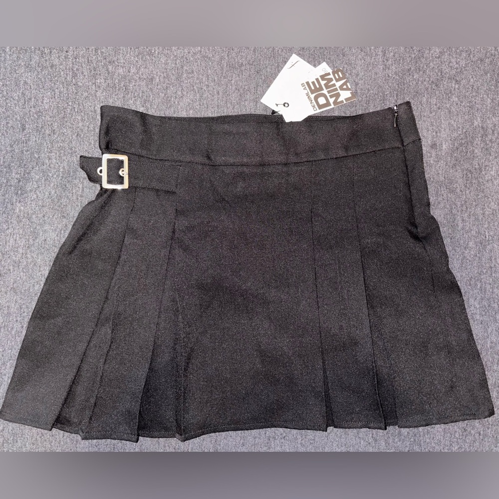 Black Pleated Mini Skirt with Buckle